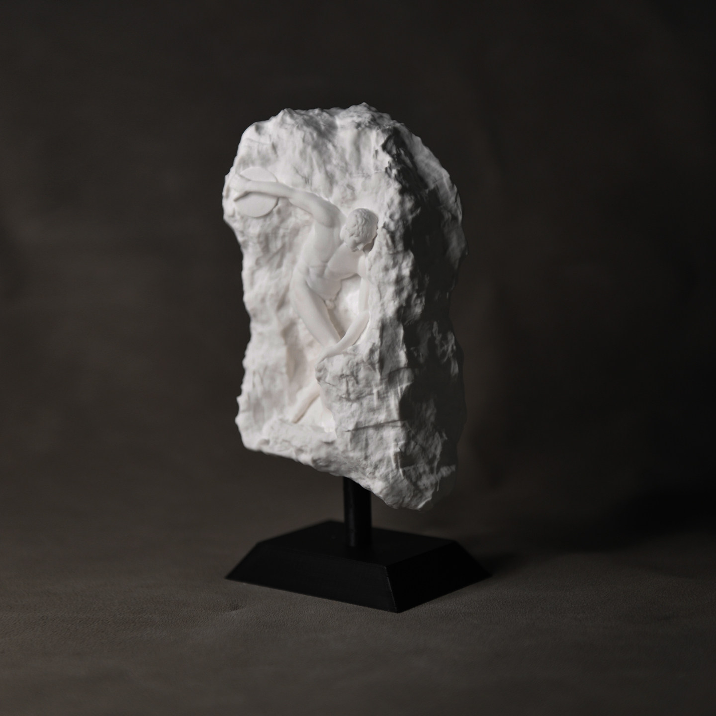 Patung Discobolus Yunani dari  - Resin Art Aesthetic ulasan dan harga